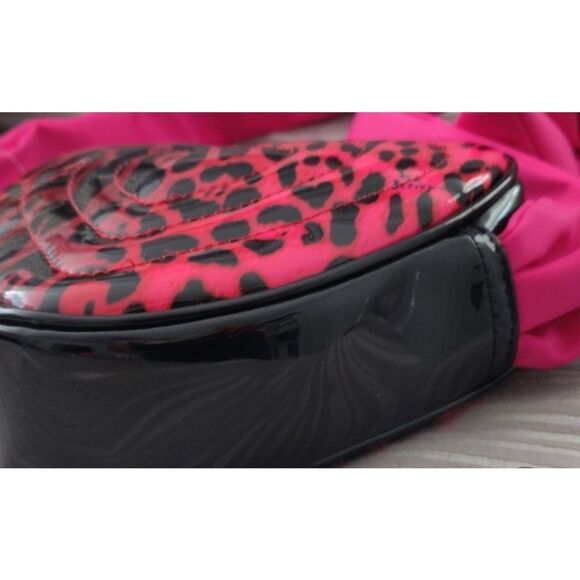 Betsey Johnson Kitsch Patent Heart Crossbody NWOT - Picture 8 of 8